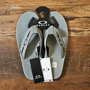 Oakley Men's Operative Sandal Flip Flops | Size 13 | Stone Grey and Black